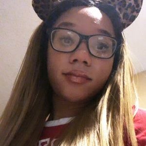 Meet your Posher, Joya